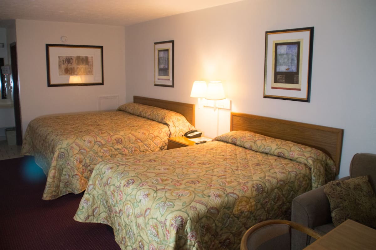 Deluxe Room (1 King & 1 Queen or 2 Queen Beds) | View from room
