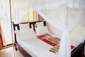 Desk, blackout drapes, soundproofing, iron/ironing board - Great Wolf Hotel (Entebbe)
