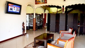 Lobby lounge - Great Wolf Hotel (Entebbe)