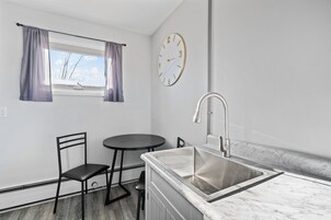 Deluxe Single Room | Desk, laptop workspace, blackout drapes, free WiFi