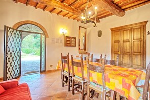 Panoramic-Apartment, 4 Schlafzimmer (Montescalari 9) | Essbereich im Zimmer