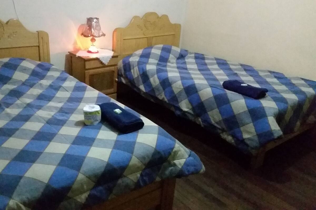 Chambre Double, salle de bains commune