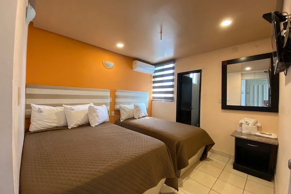 Triple Room | Iron/ironing board, free WiFi, bed sheets, wheelchair access