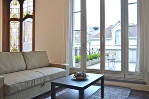 开间, 露台, 城市景观 | 起居区 | 平板电视