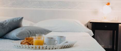 Luxe beddengoed, een kluis op de kamer, een bureau