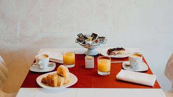 Tägliches inbegriffenes kontinentales Frühstück