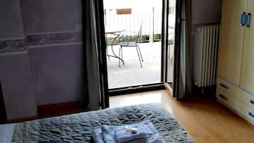 Ropa de cama de alta calidad, caja fuerte, escritorio