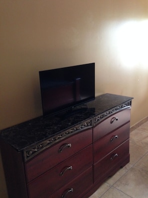 標準客房, 1 張標準雙人床, 非吸煙房 | 書桌、熨斗/熨衣板、免費無線上網