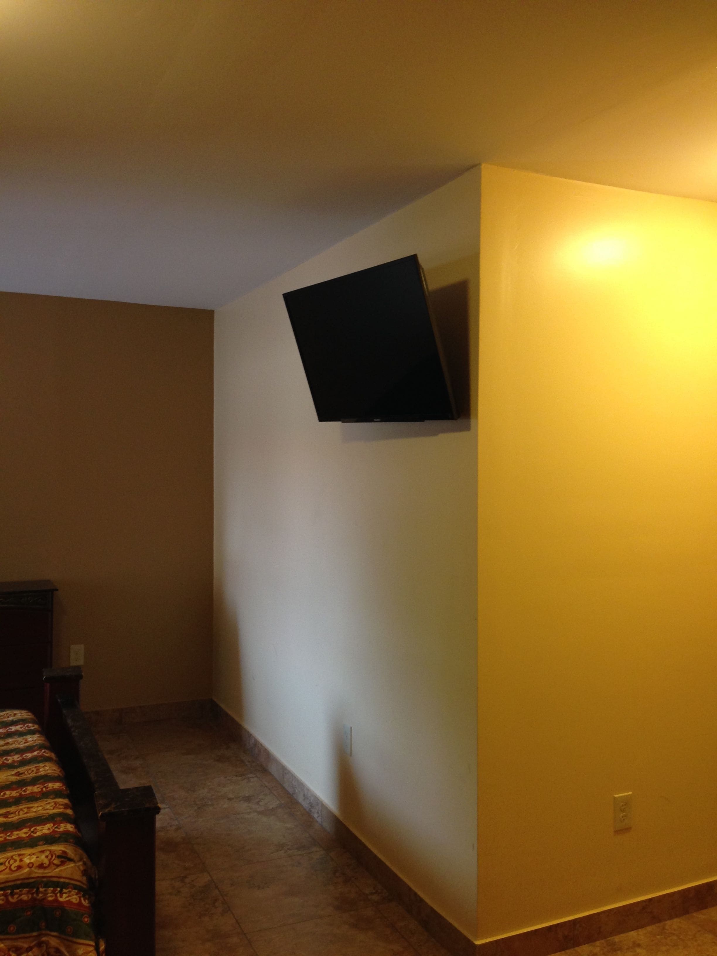 Escritorio, tabla de planchar con plancha y wifi gratis 