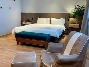Allergikerbettwaren, Pillowtop-Betten, Minibar, Zimmersafe