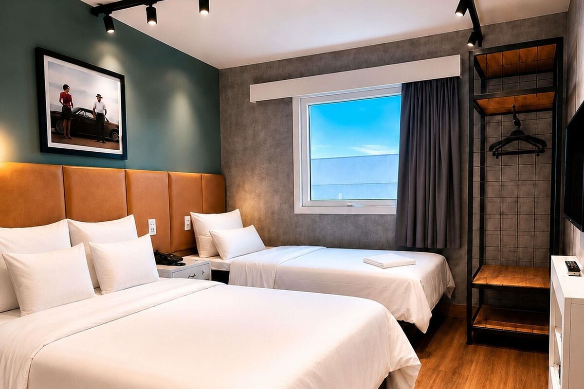 Standard Room, Multiple Beds | Hypo-allergenic bedding, pillow-top beds, minibar, in-room safe
