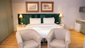 Superior room with king bed and optional sofa bed | Hypo-allergenic bedding, pillowtop beds, minibar, in-room safe