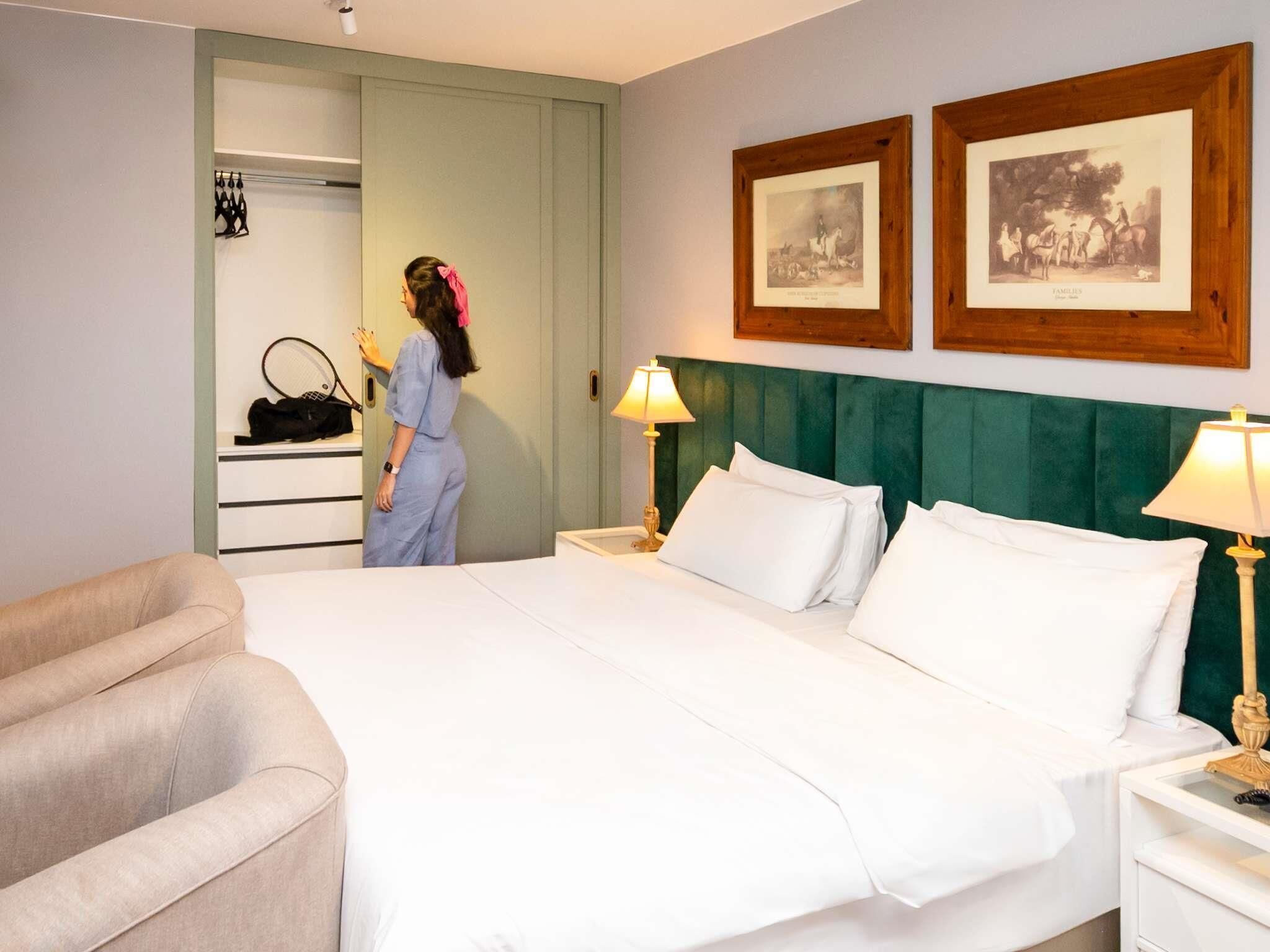 Superior room with king bed and optional sofa bed | Hypo-allergenic bedding, pillowtop beds, minibar, in-room safe
