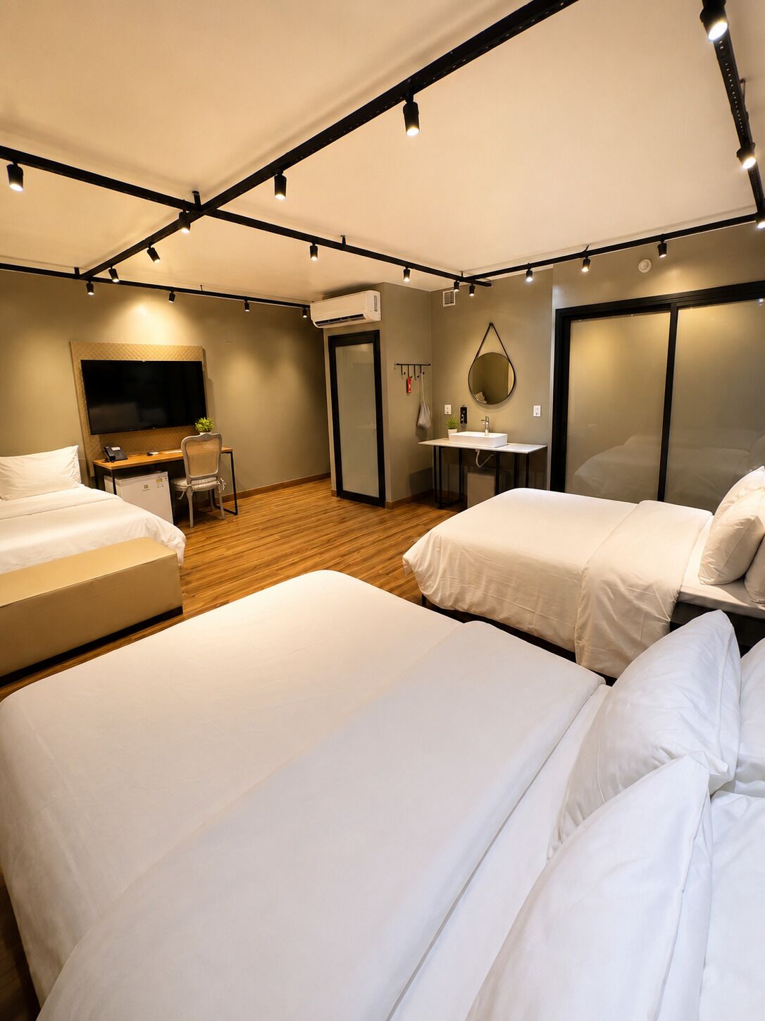 Superior Room | Hypo-allergenic bedding, pillowtop beds, minibar, in-room safe