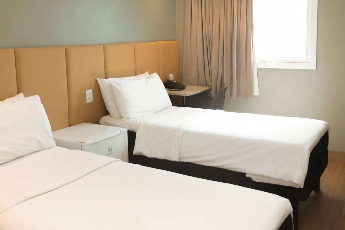 Standard Twin Room, 2 Twin Beds | Hypo-allergenic bedding, pillowtop beds, minibar, in-room safe
