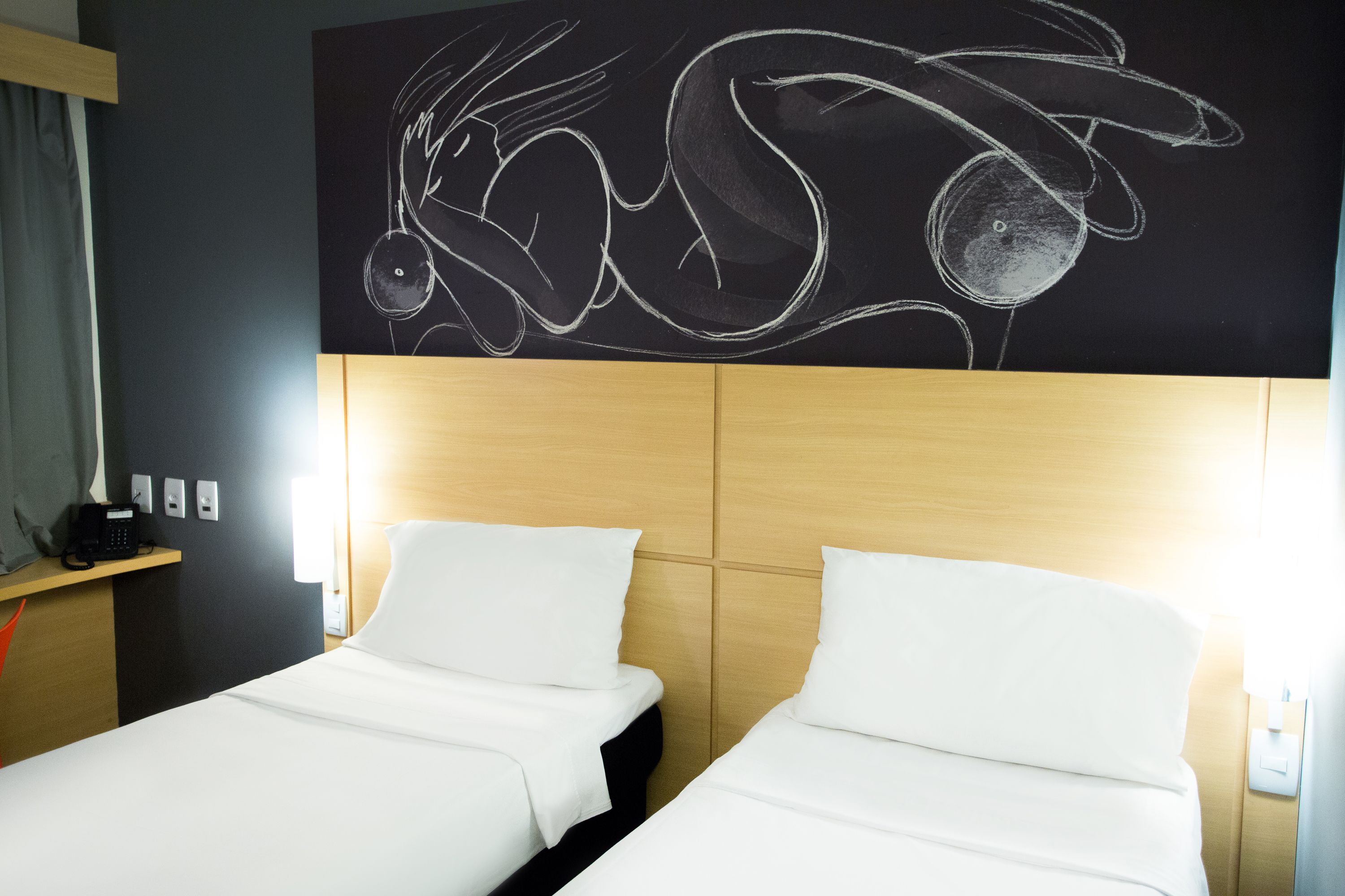 standard twin room, 2 single beds | hypo-allergenic bedding, pillow-top beds, minibar, in-room safe