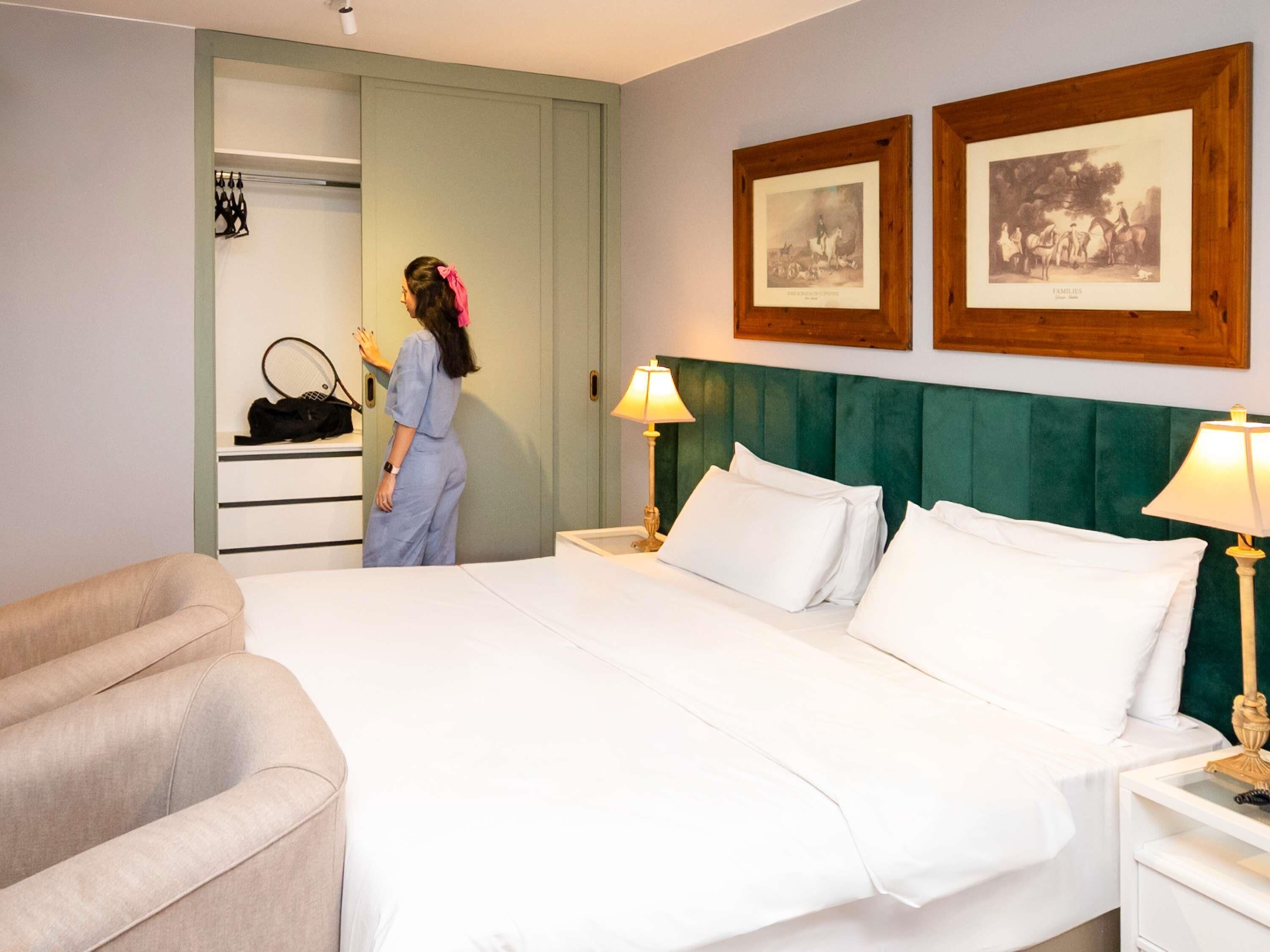 Superior room with king bed and optional sofa bed | Hypo-allergenic bedding, pillow-top beds, minibar, in-room safe