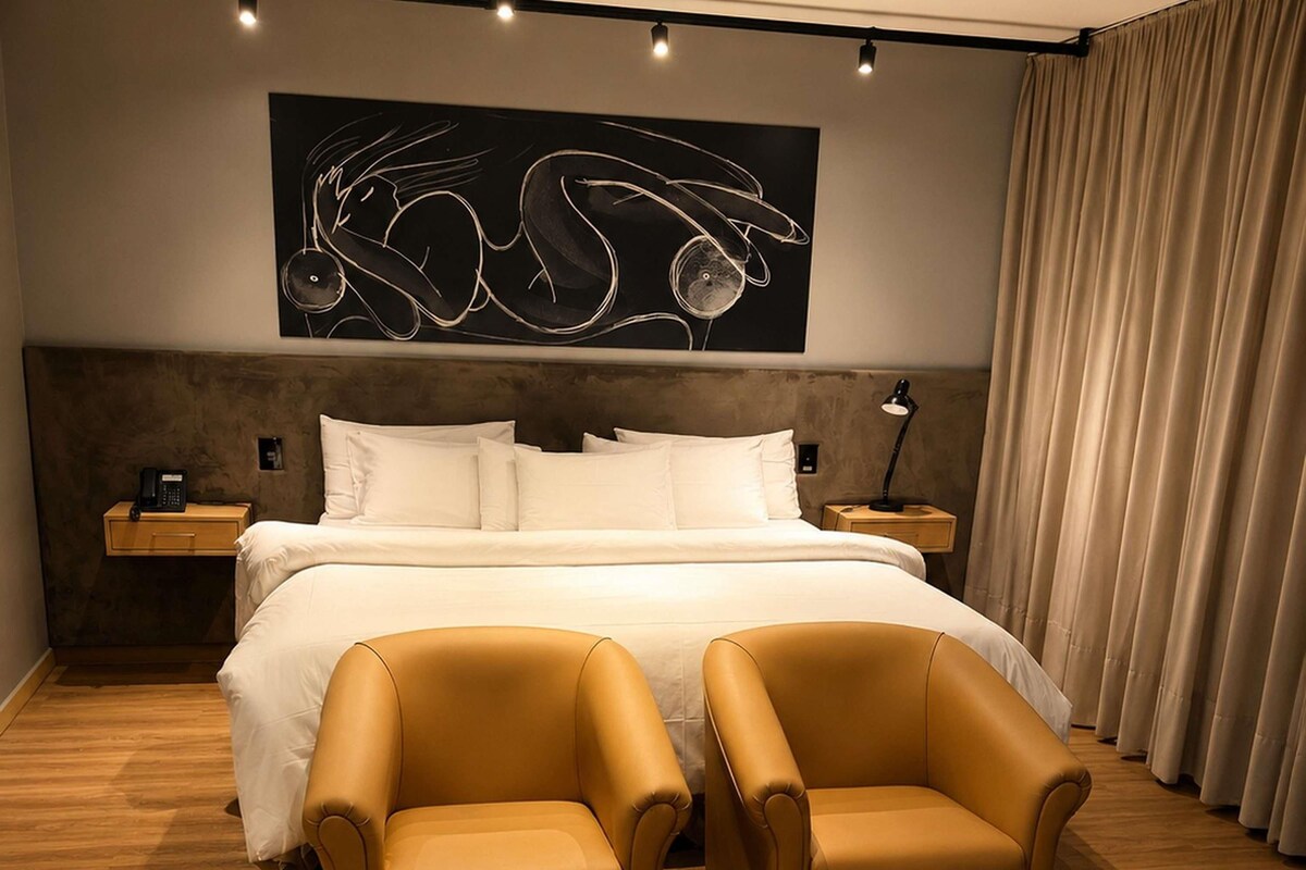 Superior room with king bed and optional sofa bed | Hypo-allergenic bedding, pillow-top beds, minibar, in-room safe