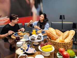 Colazione a buffet a pagamento, servita tutte le mattine 