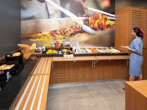 Colazione a buffet, servita tutte le mattine (45.00 BRL a persona)