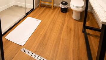 Chambre Standard, 1 lit double | Salle de bain | Douche, articles de toilette écologiques, sÚche-cheveux