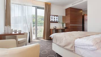 Superior Room, Balcony | Minibar, in-room safe, desk, blackout drapes