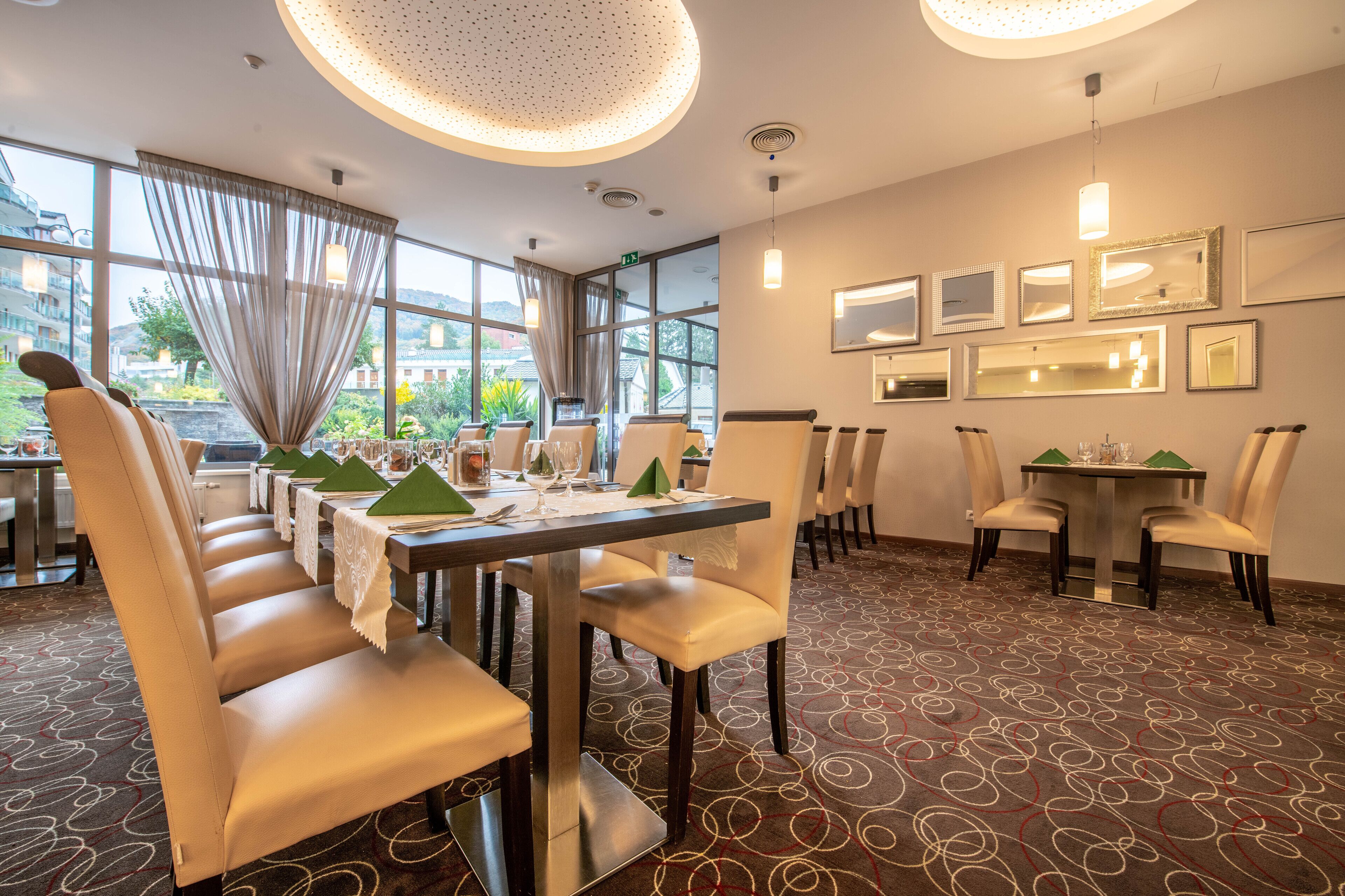 free buffet breakfast