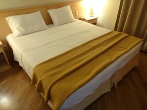 Minibar, desk, blackout curtains, free WiFi - Residencial Bella Vista Suítes (São Paulo)