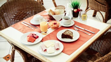 Desayuno buffet (BRL 28 por persona)