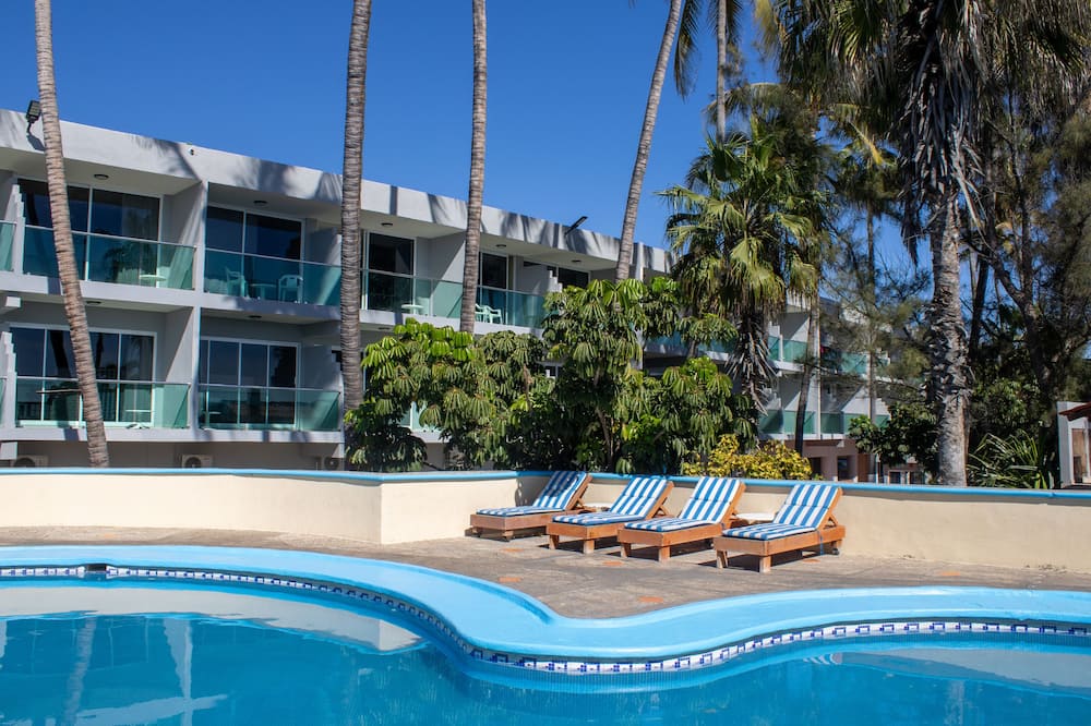 Hotel Las Jacarandas
