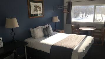 Chambre, 1 grand lit | Wi-Fi gratuit, draps fournis