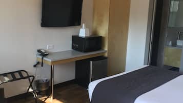 Modern Single Queen | Free WiFi, bed sheets