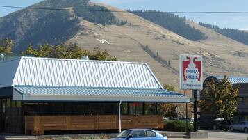 Rum - 1 queensize-säng | Utsikt från rummet