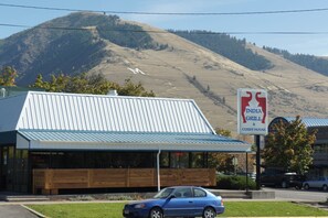 Single Queen | View from room