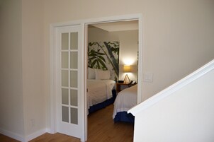 Two Bedroom Penthouse Double | Brankas, dilengkapi dengan perabotan berbeda-beda, dan meja kerja