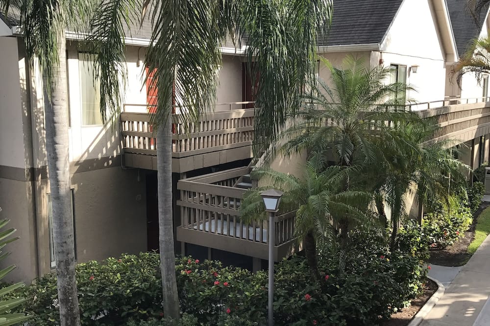 Doral Suites