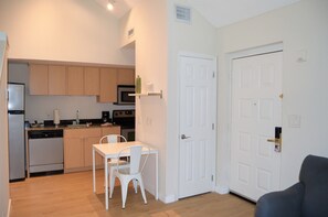 Private kitchen - Doral Suites (Miami)