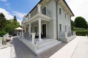 Front of property - Villa Raffaela (Camaiore)