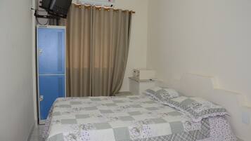 Double Room | Minibar, in-room safe, blackout drapes, free WiFi