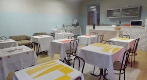 Tägliches inbegriffenes kontinentales Frühstück