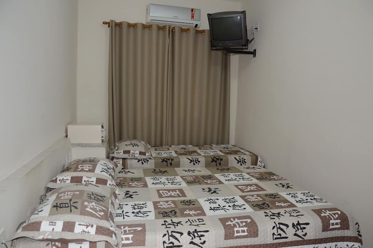 Quarto solteiro | Frigobar, cofres nos quartos, cortinas blackout, Wi-Fi de cortesia