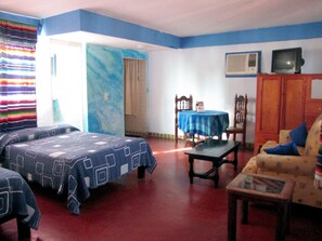 Soundproofing, iron/ironing board, free WiFi - Mariana Beach Hotel (Mazatlán)