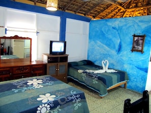 Sistema de insonorización, tabla de planchar con plancha y wifi gratis