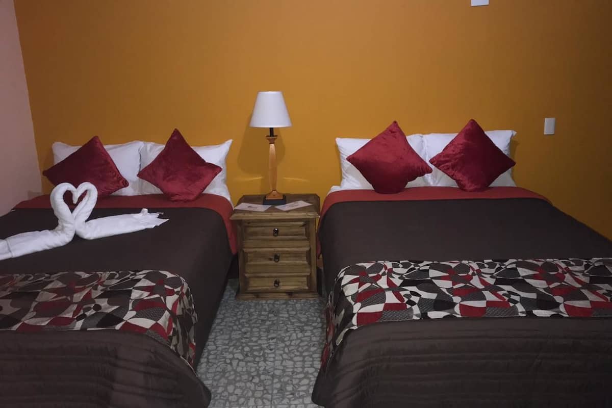 Master Suite | Chambres insonorisées, fer et planche à repasser, Wi-Fi gratuit