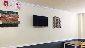 Standard Room, 2 Single Beds, Shared Bathroom | Soundproofing, free WiFi, wheelchair access