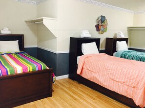 Habitación estándar, 2 camas individuales, baño compartido | Insonorización, wifi gratis y acceso para silla de ruedas 