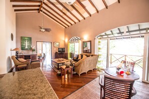 Luxury Suite, 2 Bedrooms, Ocean View (Luxury Suite) | Rollaway beds, bed sheets