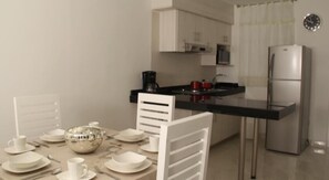Deluxe Apartment, 2 Bedrooms | Bathroom | Shower, free toiletries, towels