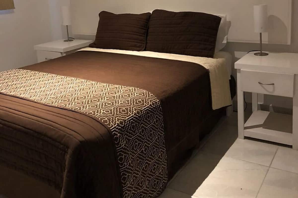 2 slaapkamers, verduisterende gordijnen, gratis babybedden, extra bedden