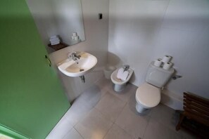 Hair dryer, towels - Hotel Peninsular (Barcelona)